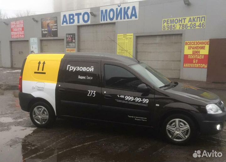 Водитель на личном грузовом авто