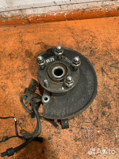 Кулак передний правый Peugeot 4007 2008-2013