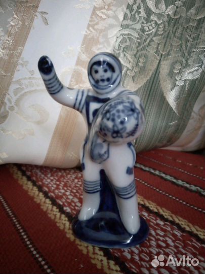 Статуэтки Космонавт