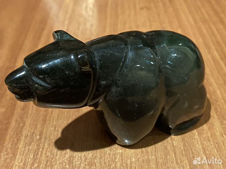 Фигурка медведя из нефрита 250 гр. Дина:8.5 см