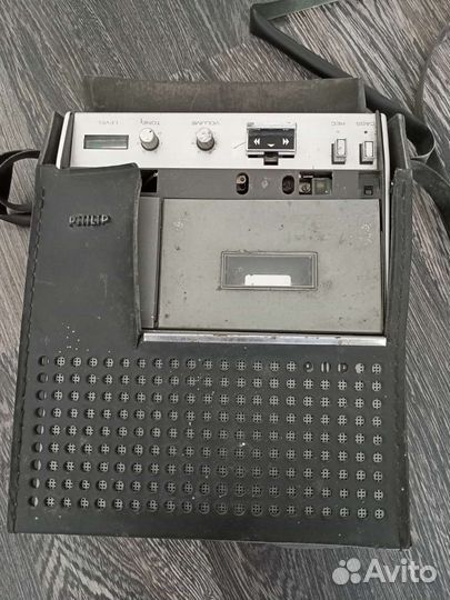 Кассетный магнитофон philips