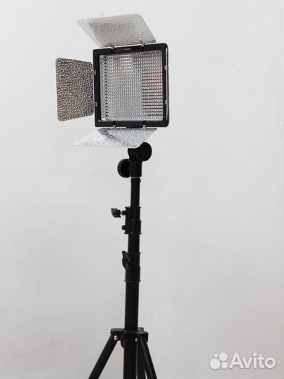 Видеосвет YongNuo + Стойка 2,6м