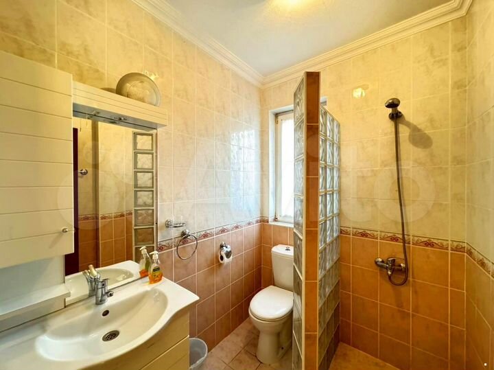 Дом 198 м² на участке 4,5 сот.