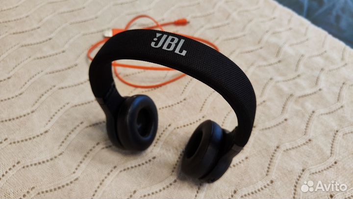 Беспроводные наушники jbl E45BT