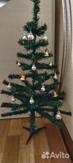 Елка искусственная, игрушки