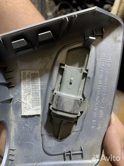 Накладка левого зеркала