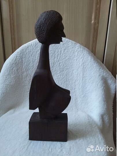 Статуэтка из красного дерева юар(Африка)