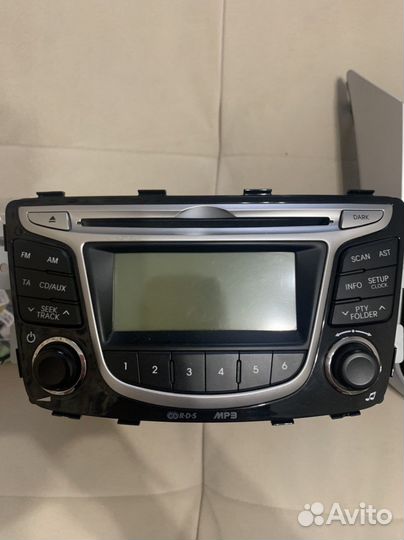 Штатная магнитола на Hyundai Solaris 2013