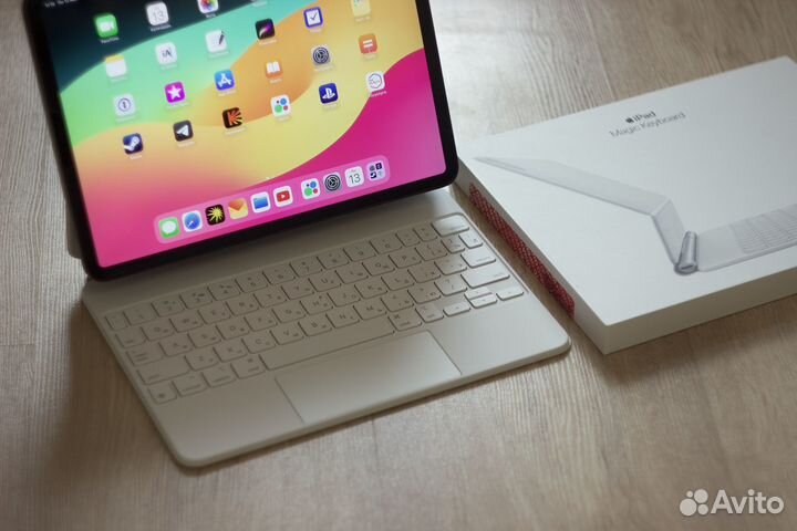 Apple iPad Magic KeyBoard 11