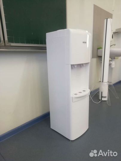 Куллер для воды напольный