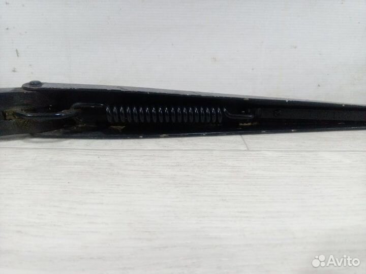 Поводок стеклоочистителя передний левый Nissan