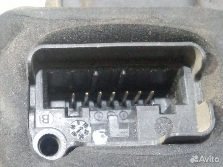 Замок двери задний правый Volkswagen Polo Sed