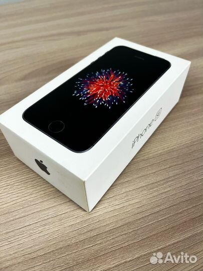 iPhone SE, 32 ГБ
