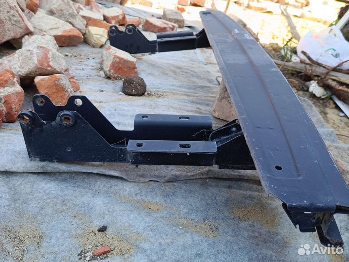 Уселитель заднего бампера