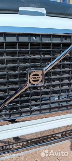 Эмблема на решетку радиатора Volvo VNL