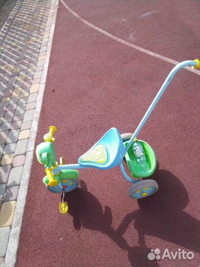 Трехколесный велосипед