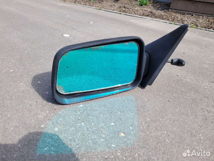 Зеркало заднего вида