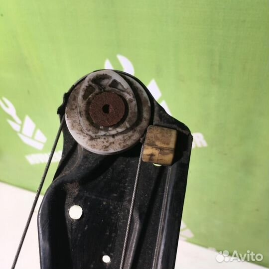 Стеклоподъемник электр. задний правый Мерседес Б