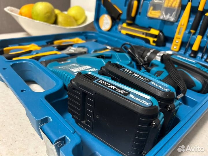 Шуруповерт макита и противоударный кейс
