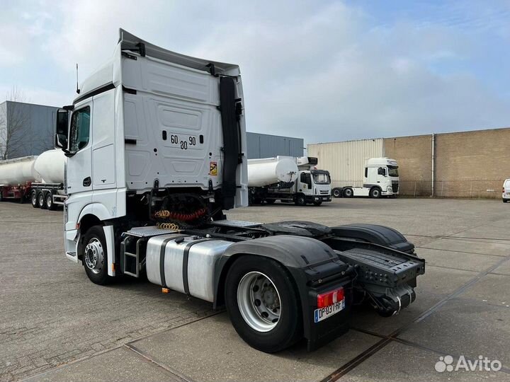 Pазбираем грузовик Mercedes-Benz Actros mpiv с 201