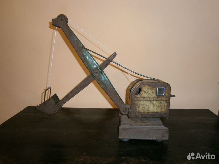Старинная игрушка СССР железный экскаватор азлк