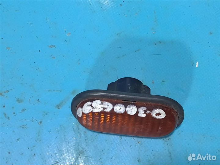 Повторитель на крыло желтый Renault Trafic 2 (200