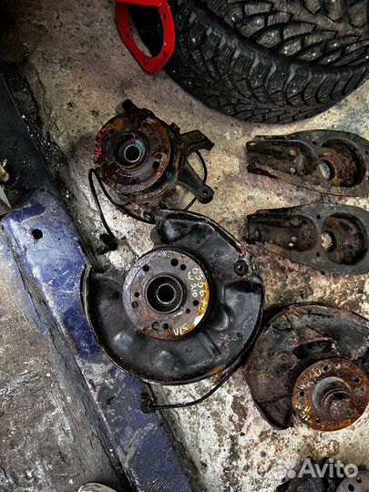 Поворотные кулаки w210