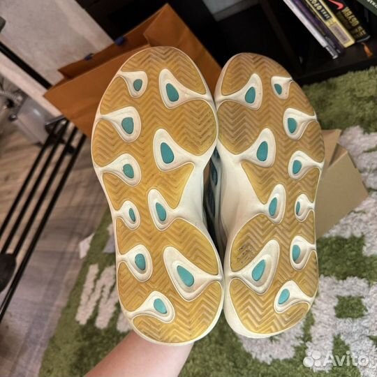 Кроссовки adidas yeezy boost 700 v3