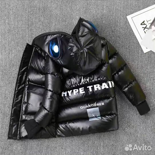 Пуховик с капюшоном очками