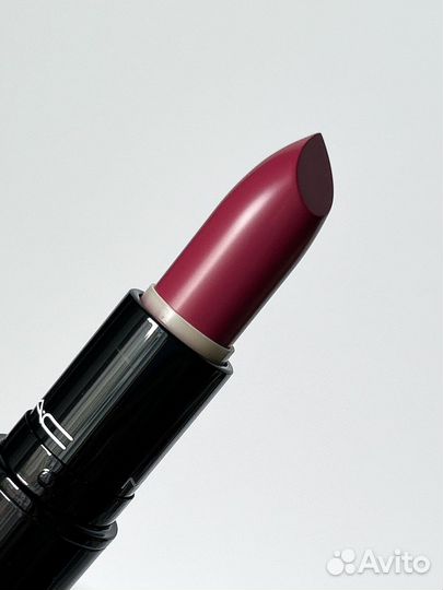 Помада MAC Love Me Lipstick