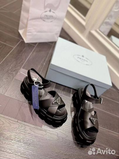 Сандалии Prada