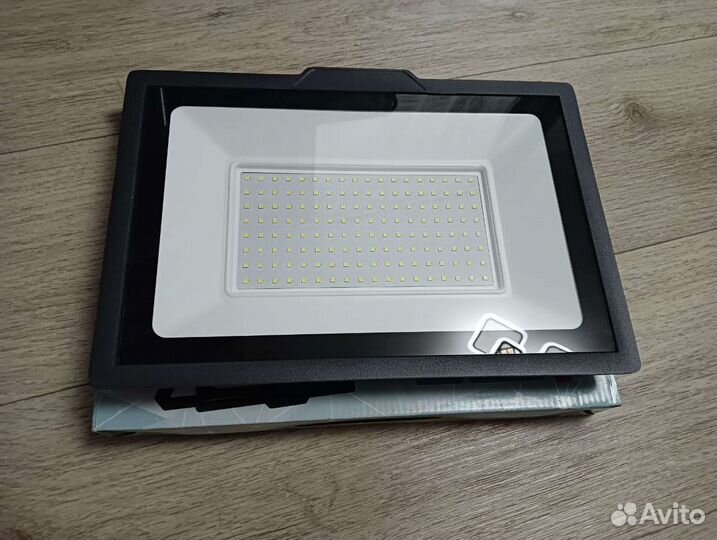 Светодиодный прожектор 150 вт