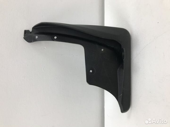 Брызговик задний правый Toyota Camry V70