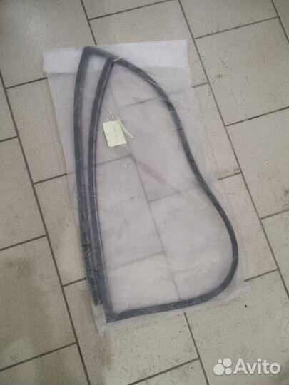 Молдинг лобового стекла Toyota rav4 2012-2019