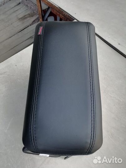 Подлокотник бокс на гранту