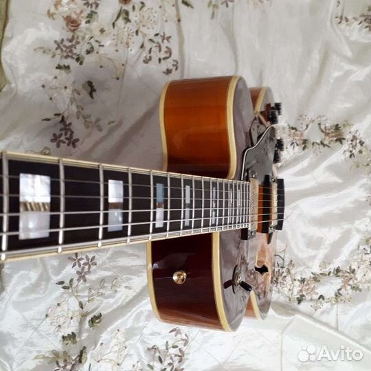Полуакустическая гитара
