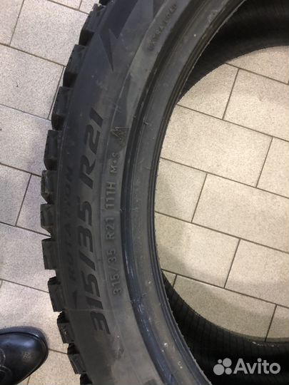 Pirelli Scorpion Ice Zero 2 275/40 R21 и 315/35 R21 107T