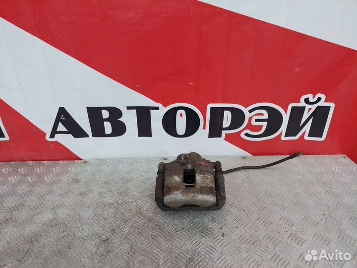 Суппорт передний правый Mercedes W204 S204