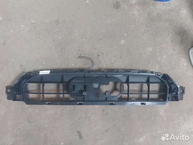 Кронштейн решетки радиатора Audi A6C7