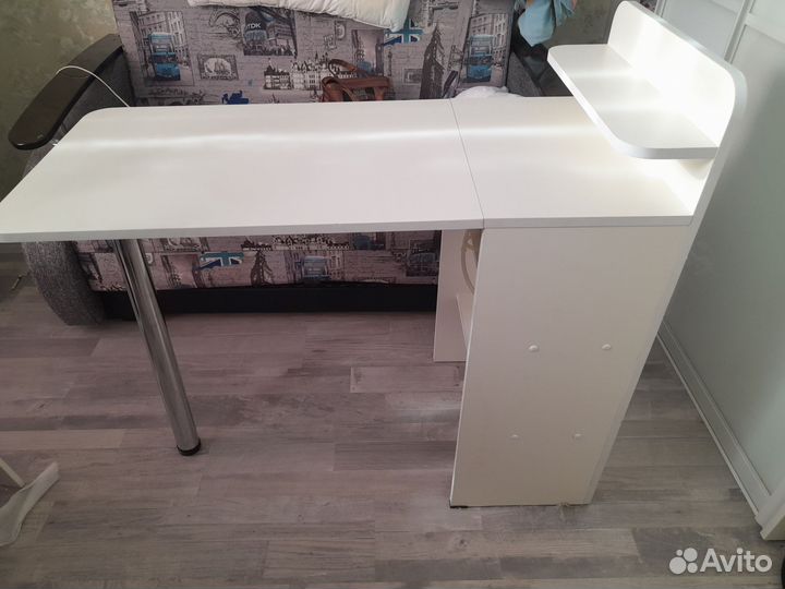 Столик для маникюра складной