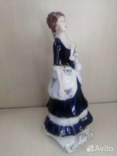 Статуэтка фарфоровая Чехия Royal Dux Bohemia