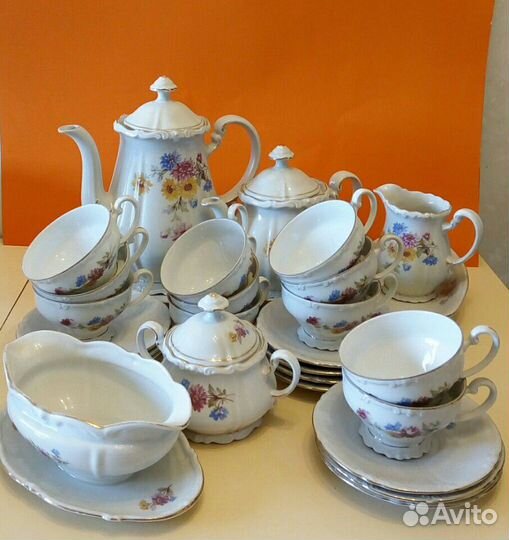Антикварный чайный сервиз на 12 персон