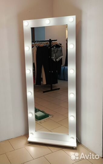 Зеркало гримёрное с лампами высокое