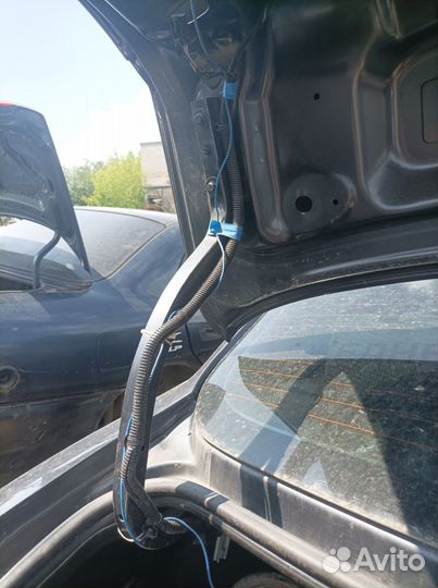 Петля крышки багажника Renault Fluence