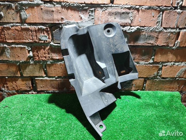 Пыльник заднего бампера левый Toyota Auris E150