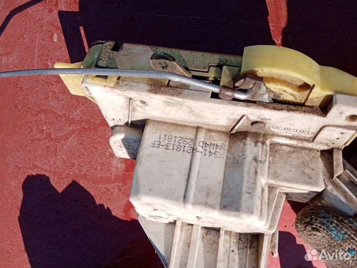 Замок передней двери правый Ford Focus 1