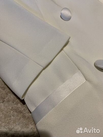 Белое платье футляр