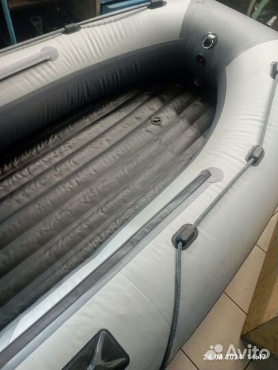 Лодка с мотором