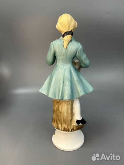 Статуэтка фарфор