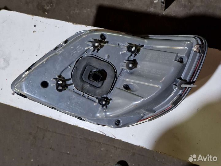 Задний левый фонарь киа к900